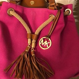 Hot Pink MICHAEL KORS purse 👜